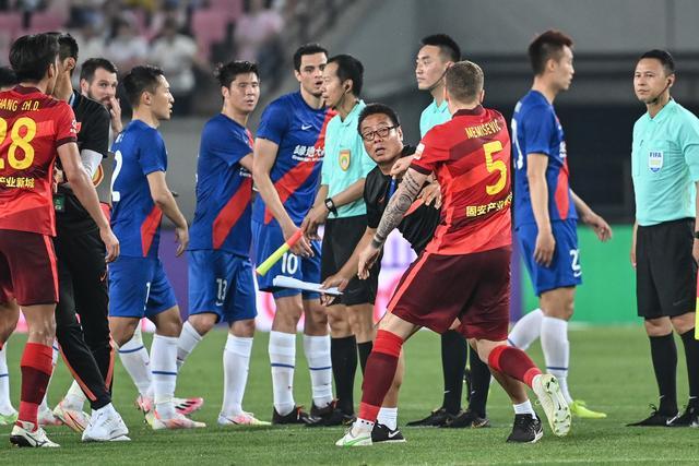 法甲今夏转会市场惊现重磅目标，阿根廷国脚铁卫巴列尔迪引发四大豪强争抢
